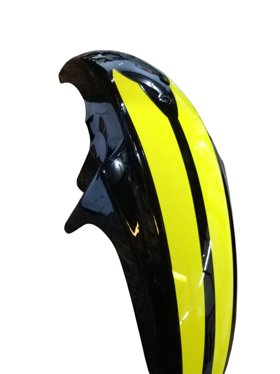 SALPICADERA DELANTERA FT150 (19-22) /FT150TS NEGRA-AMARILLA