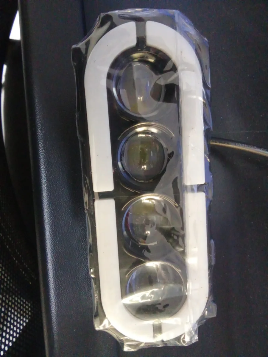 FARO AUXILIAR NEGRO 4 LEDS "LUZ BLANCA/ AMARILLA + ARO AZL-AMAR-MOR" 12Vcc UNIVERSAL