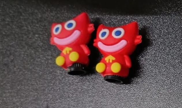 TAPON DE VALVULA DECORATIVO GATO ROJO