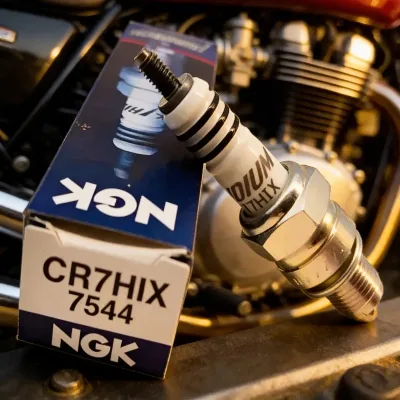 BUJIA --IRIDIO-- NGK CR7HIX  --PARA MOTONETAS--